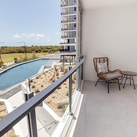 Appartement Azzure Bliss At Bokarina Beach à Kawana Waters Extérieur photo