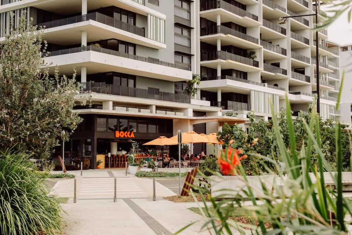 Appartement Azzure Bliss At Bokarina Beach à Kawana Waters Extérieur photo