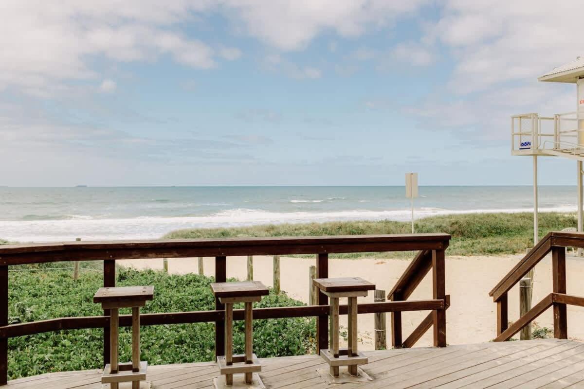 Appartement Azzure Bliss At Bokarina Beach à Kawana Waters Extérieur photo